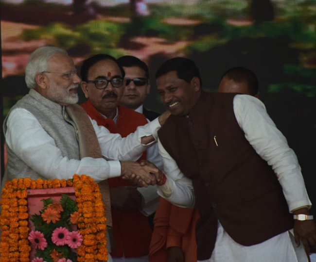 कठेरिया की थपथपाई पीठ